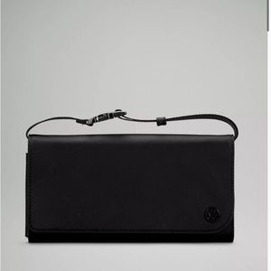 Lululemon Athletica | Wallet Clutch
Crossbody Black